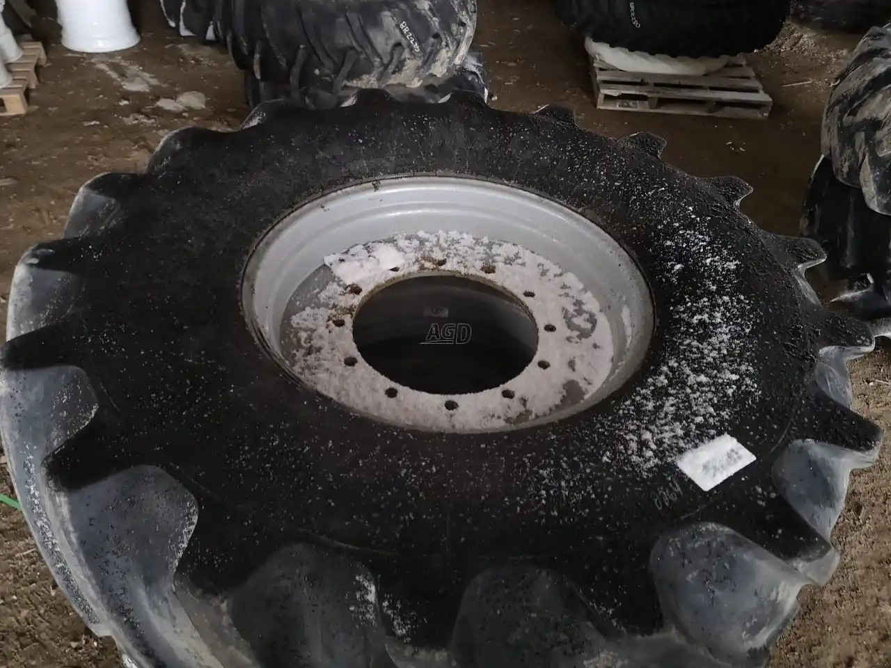 Gallery image 2 for Used Michelin 600/70R28 Tires