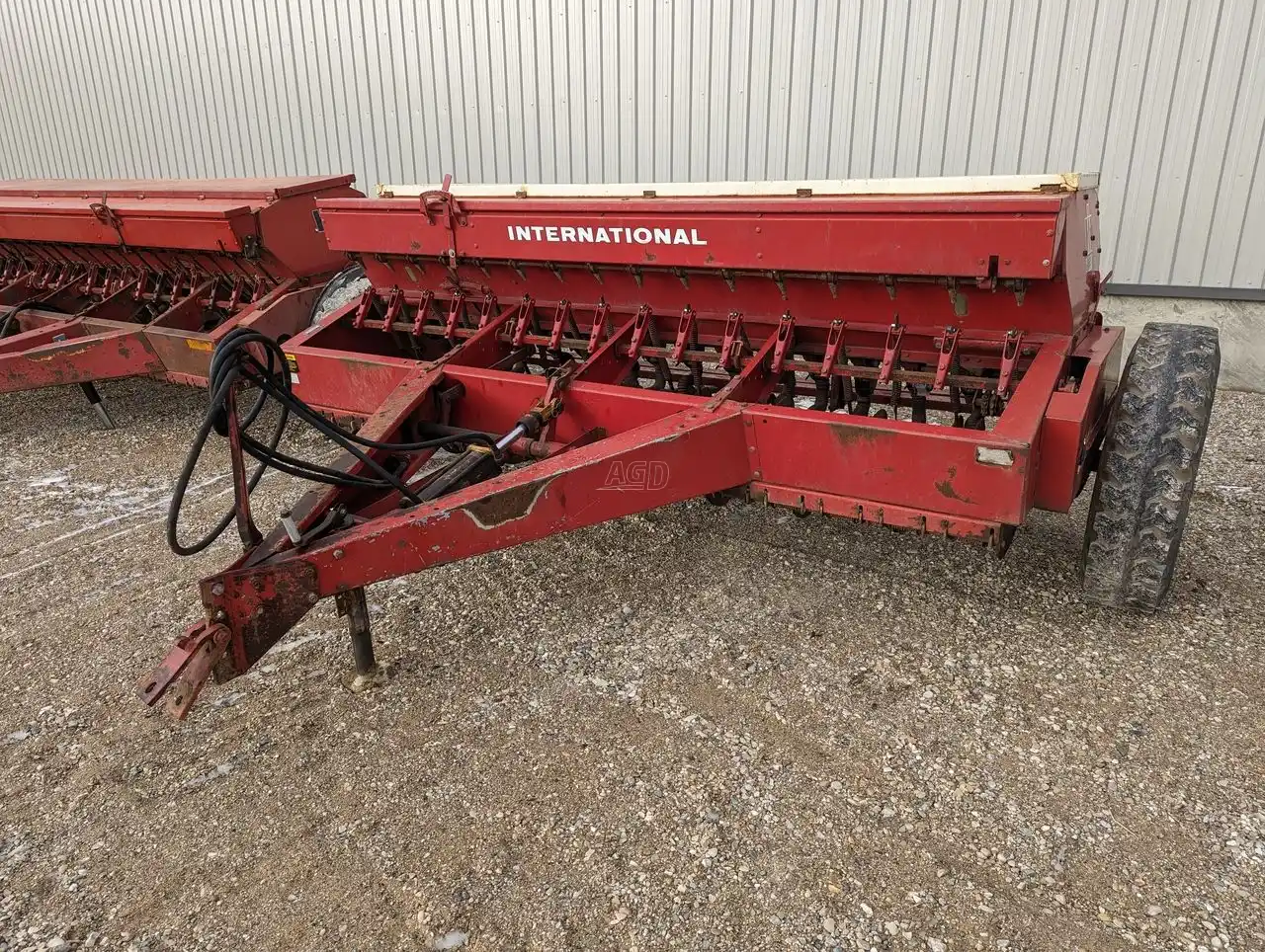 Gallery image 1 for Used International Harvester 510 Drill