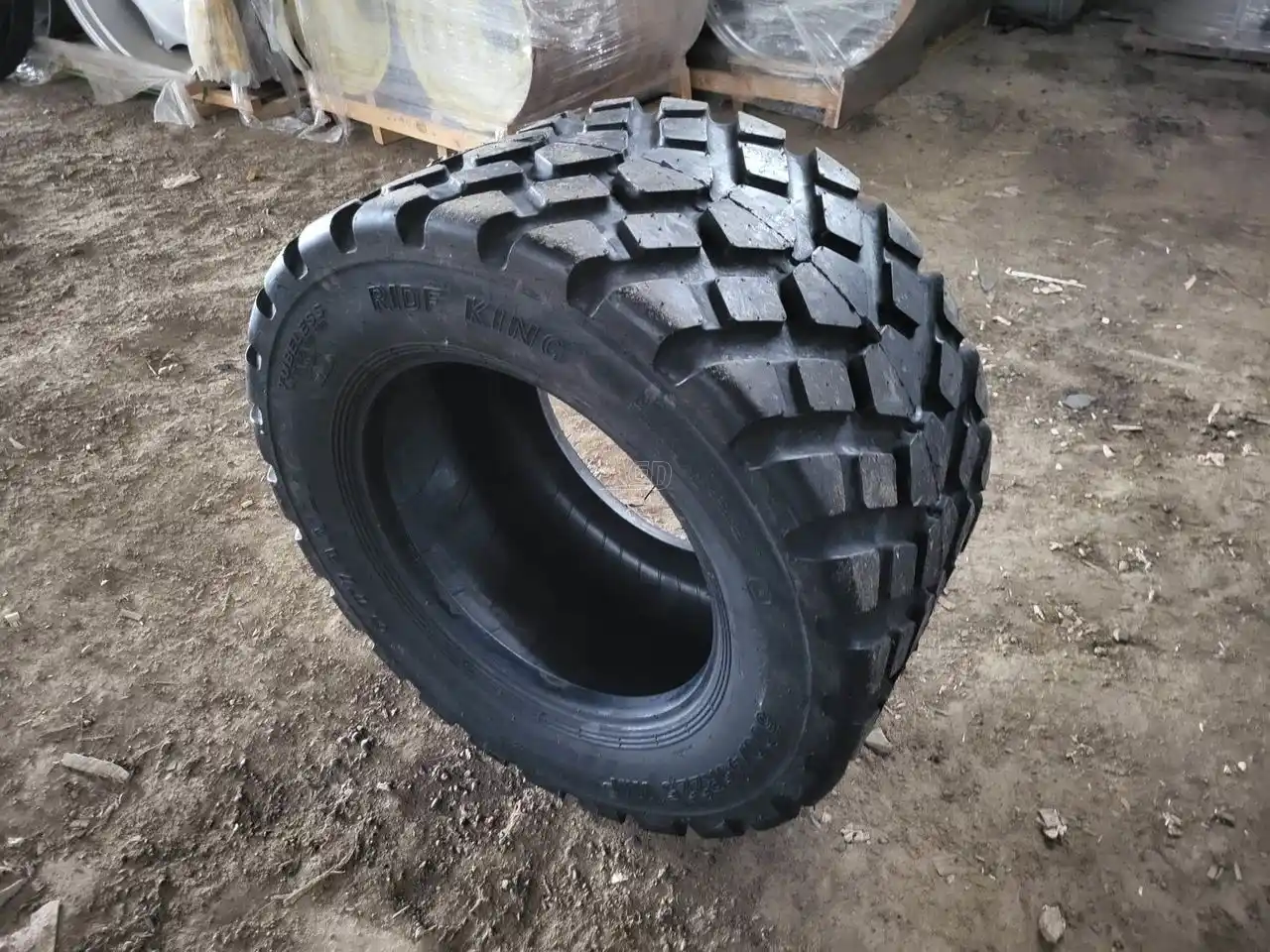 Gallery image 2 for Tianli 500/45R22.5 Tires