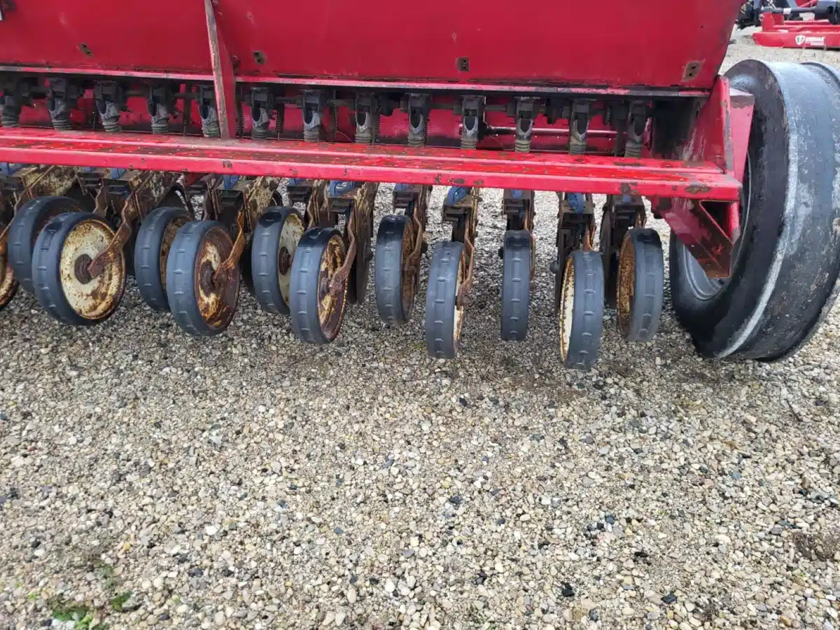 Gallery image 2 for Used International Harvester 510 Drill