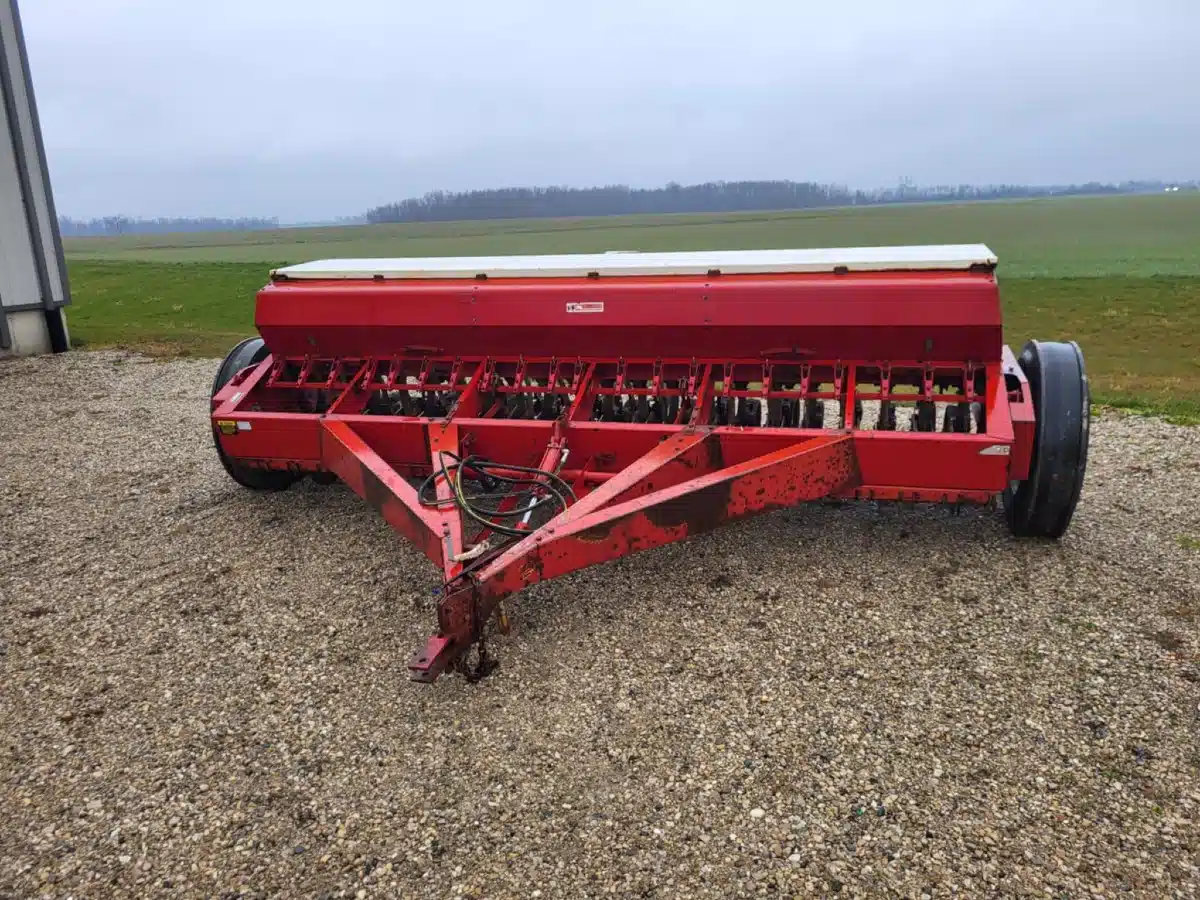 Gallery image 1 for Used International Harvester 510 Drill