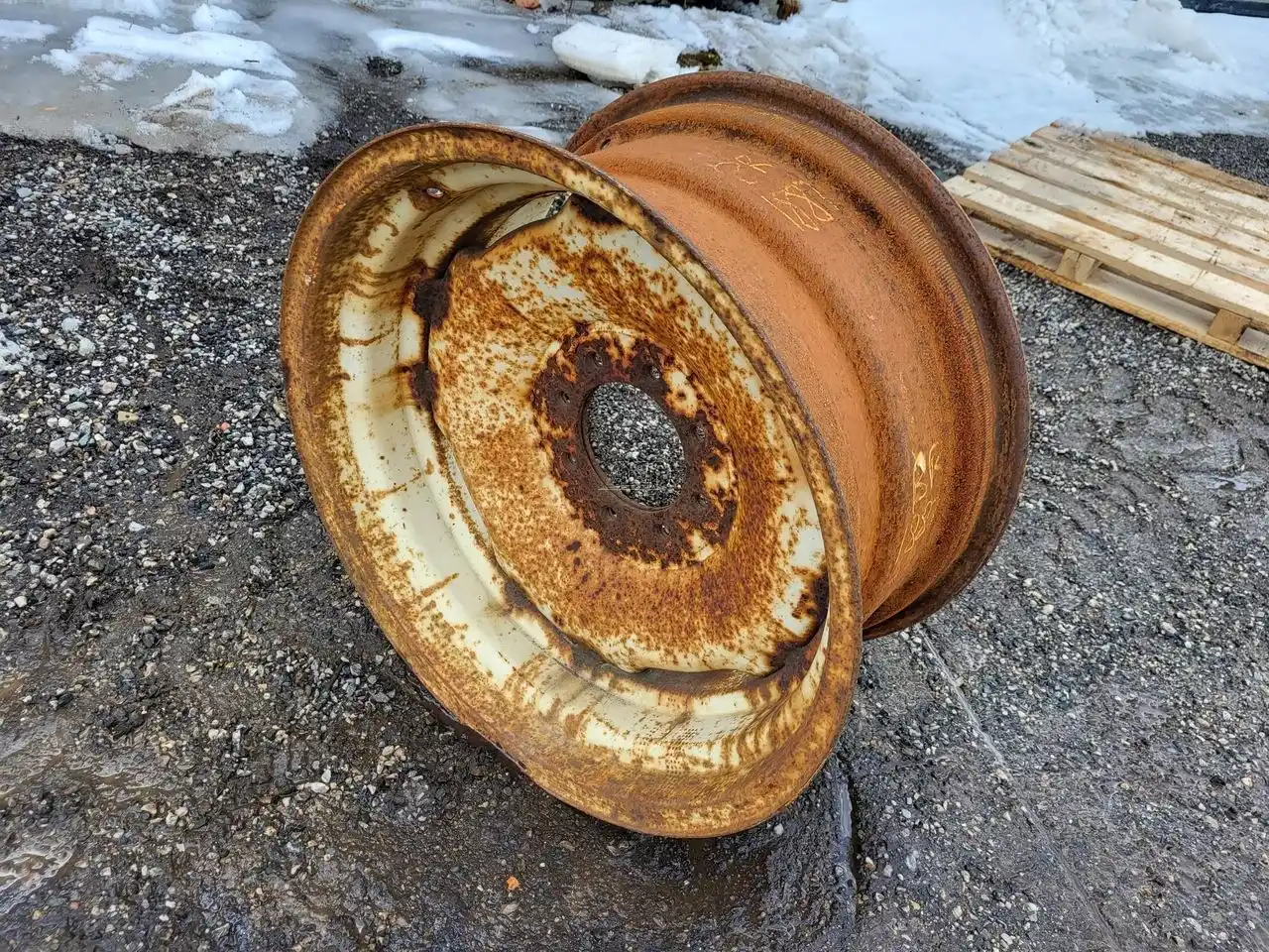 Gallery image 1 for Used Titan 14x26 Rims