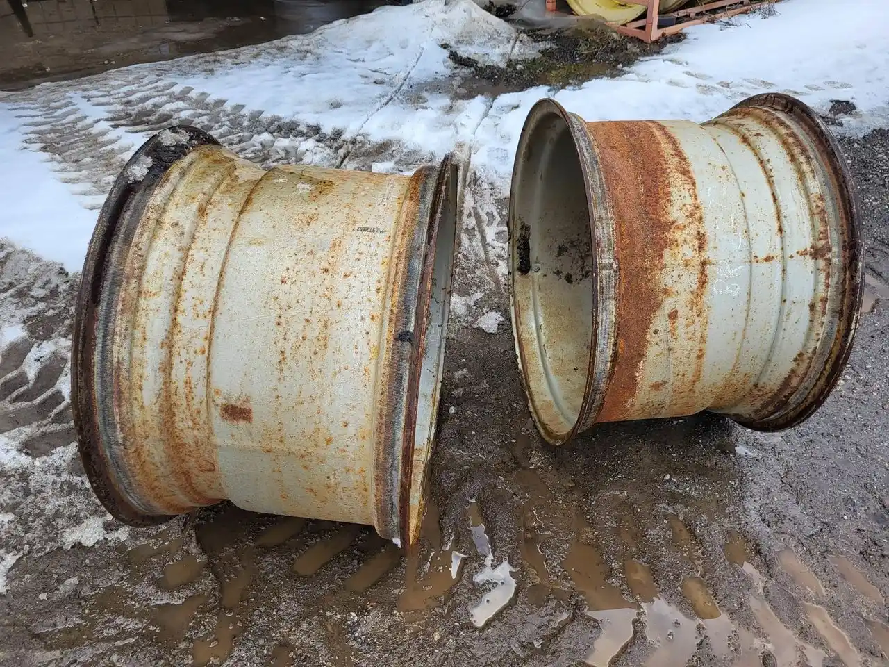 Gallery image 1 for Used Titan 21x32 Rims