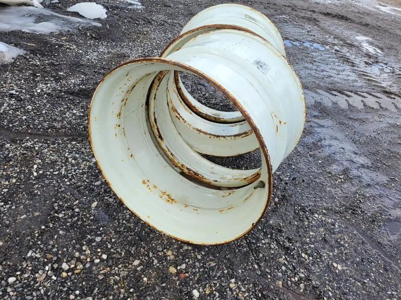 Gallery image 2 for Used Titan 16x22.5 Rims