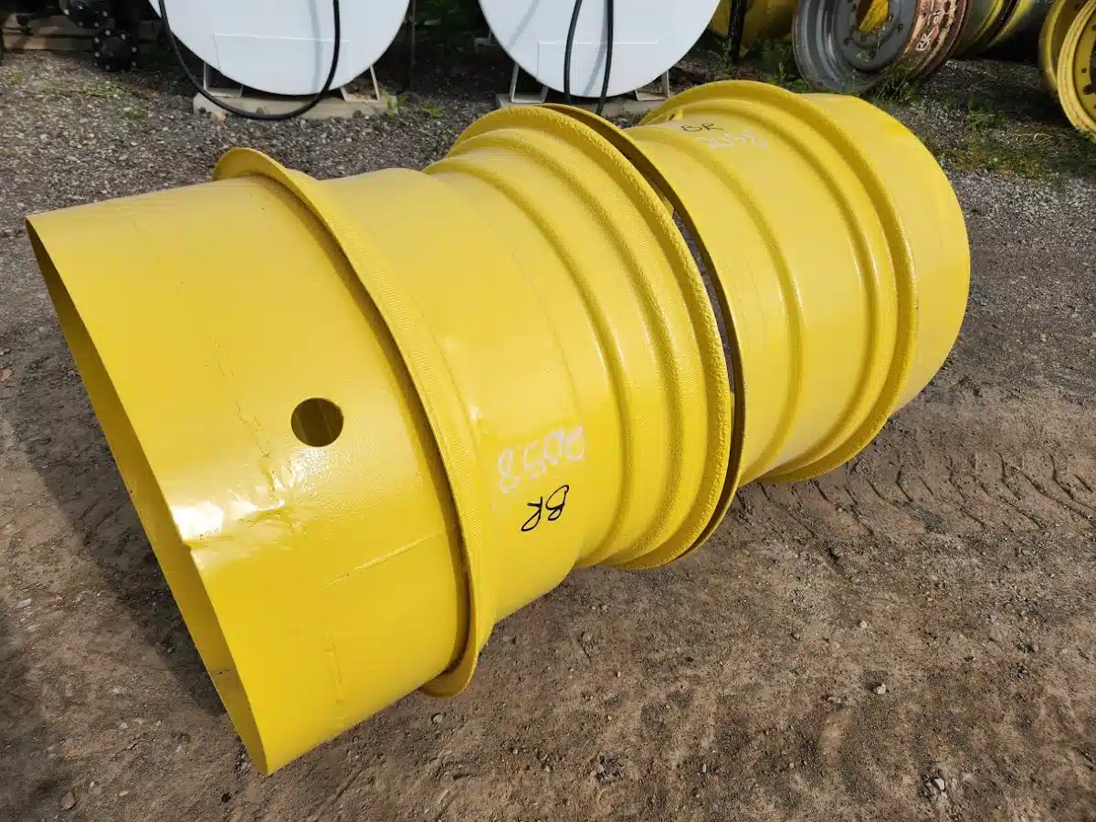 Gallery image 1 for Used Titan 16x30 Rims