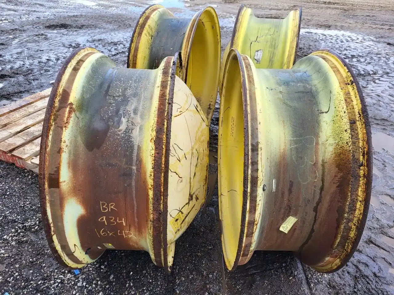 Gallery image 2 for Used Unverferth 16x42 Rims