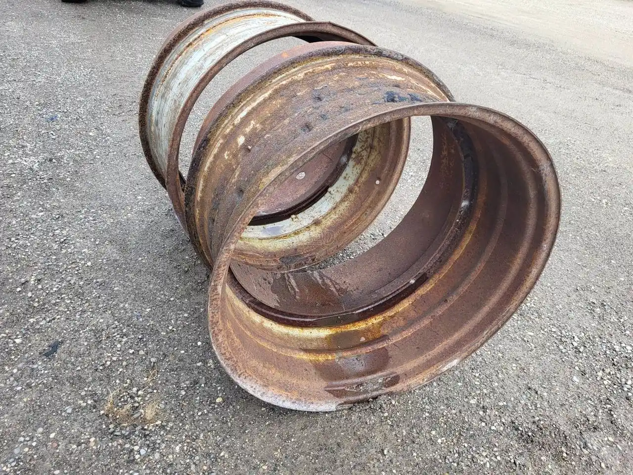 Gallery image 2 for Used Titan 16x34 Rims