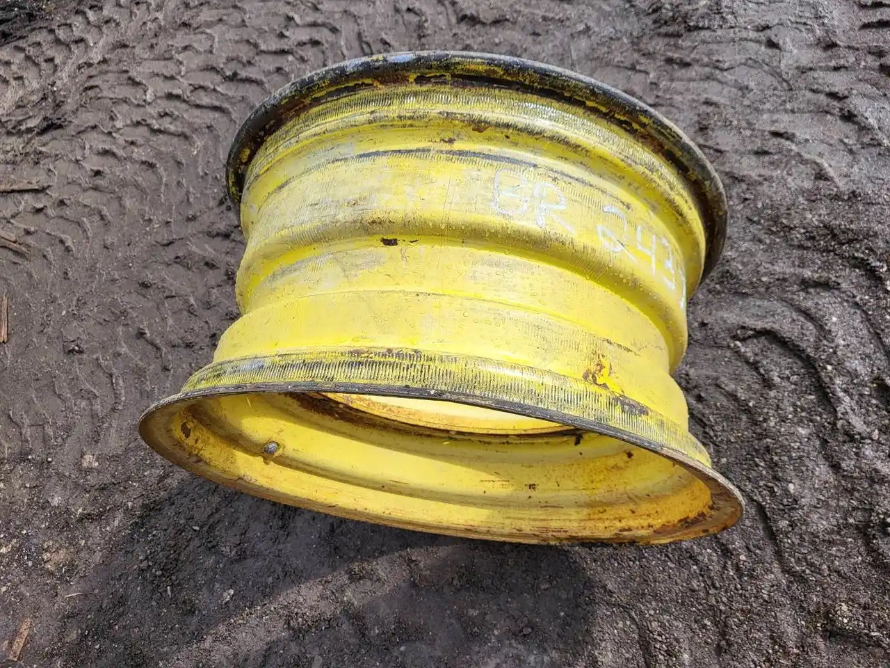 Gallery image 1 for Used Titan 15x24 Rims