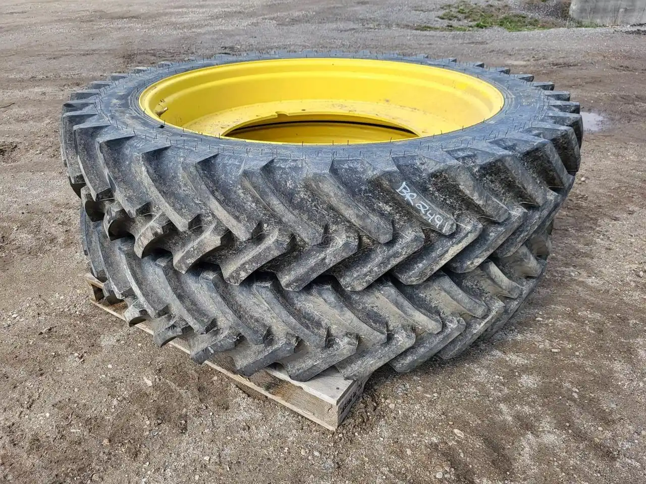 Gallery image 1 for Used Petlas 300/95R46 Tires & Rims