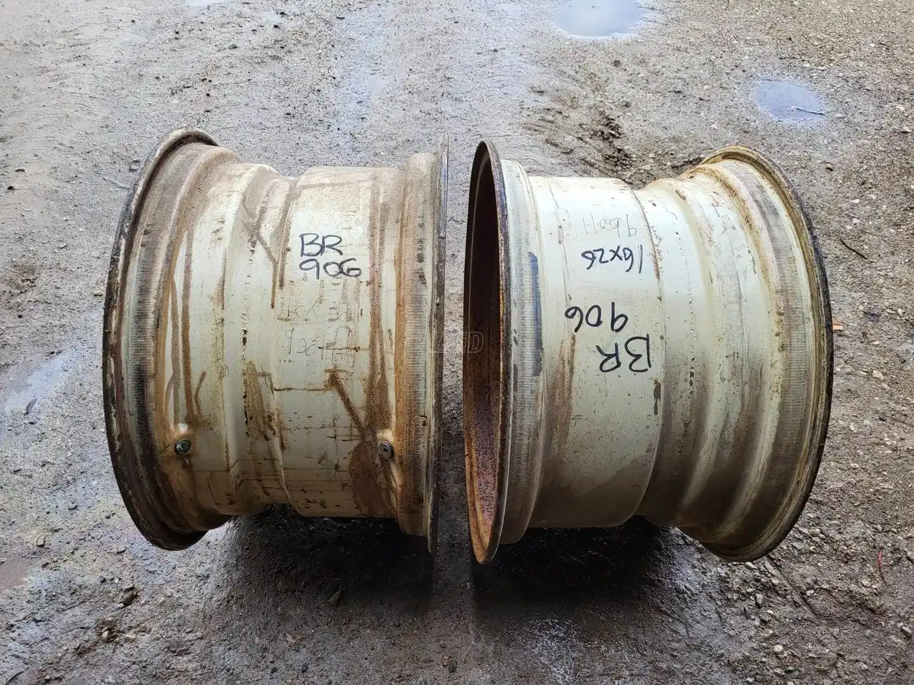 Gallery image 1 for Used Titan 16X26 Rims