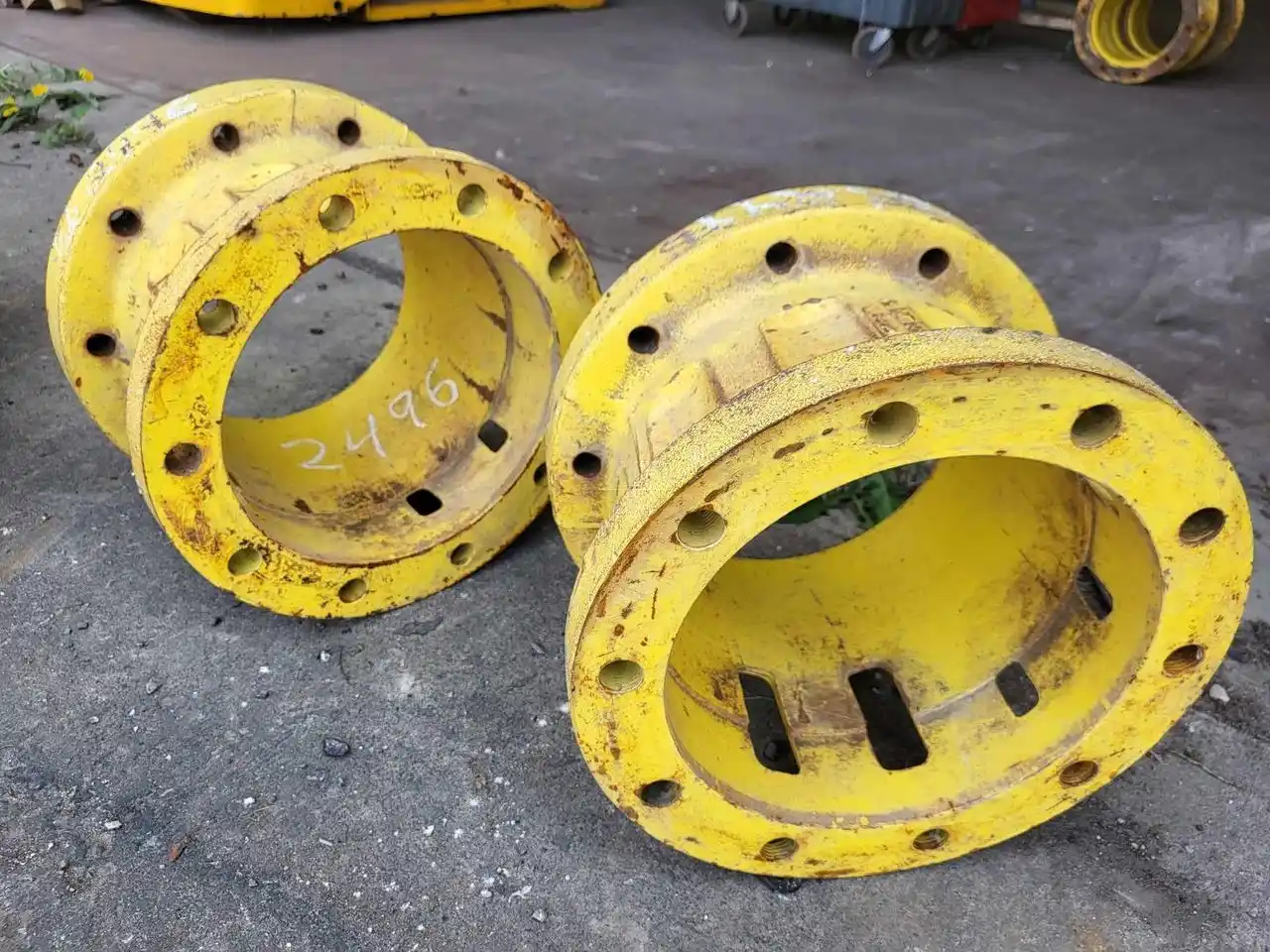 Gallery image 2 for Used Unverferth 10 BOLT Duals