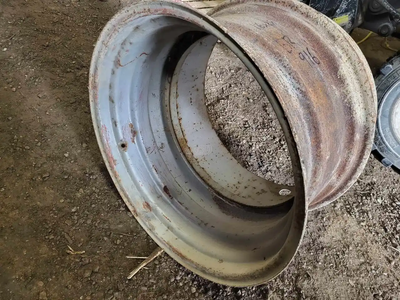 Gallery image 2 for Used Titan 16x30 Rims