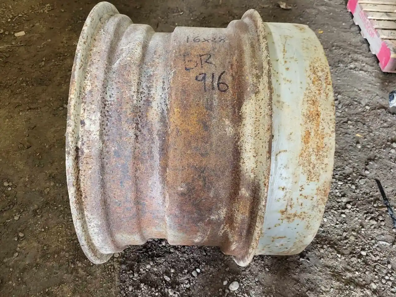 Gallery image 1 for Used Titan 16x30 Rims