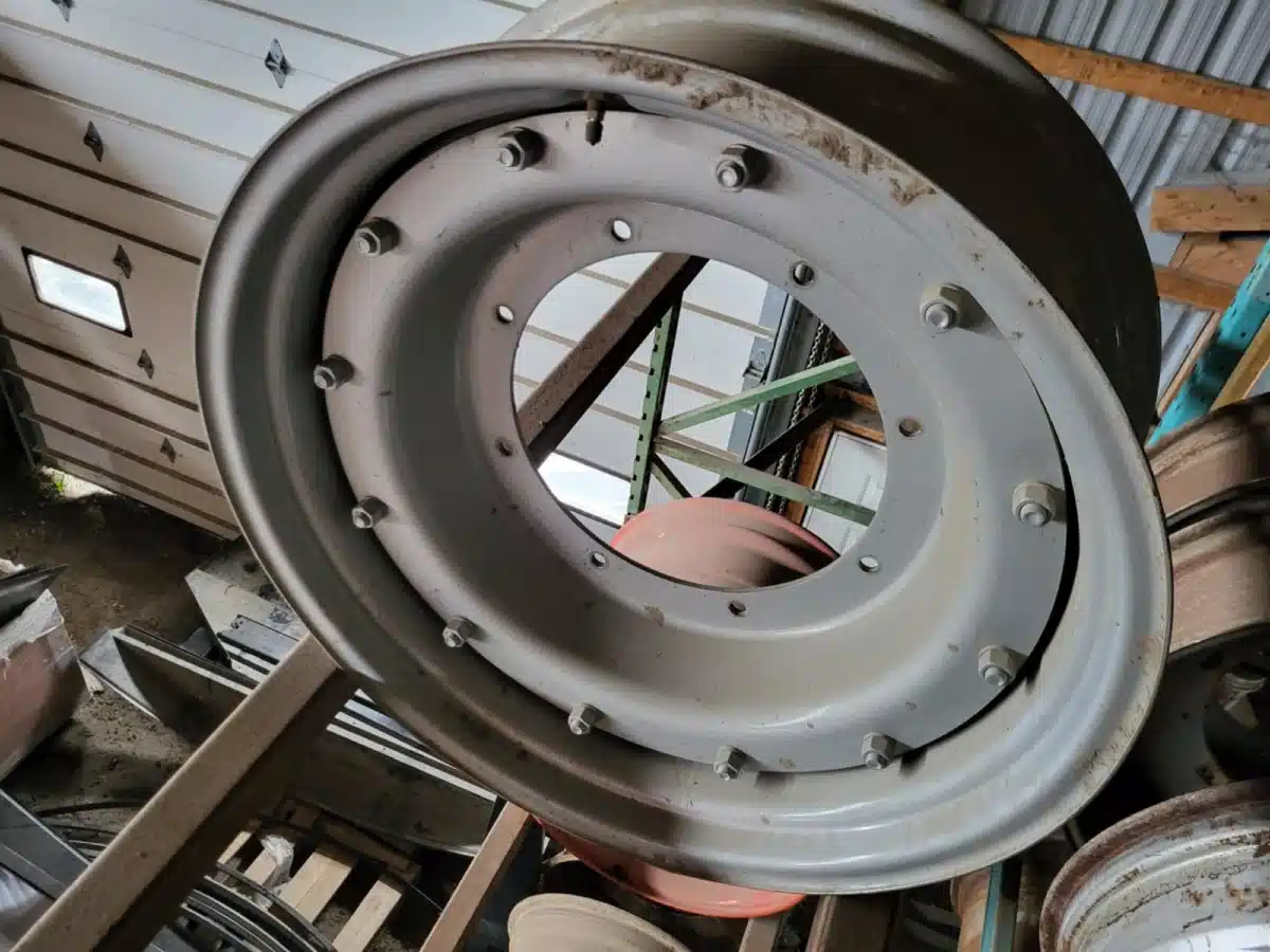 Gallery image 2 for Used Unverferth 12x28 Rims