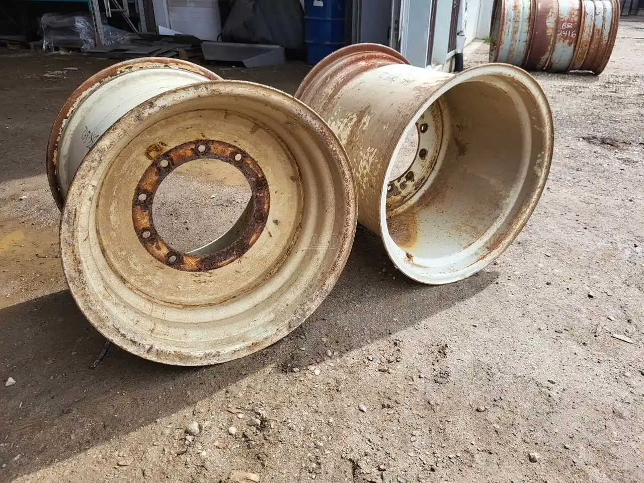 Gallery image 2 for Used Titan 25x26 Rims