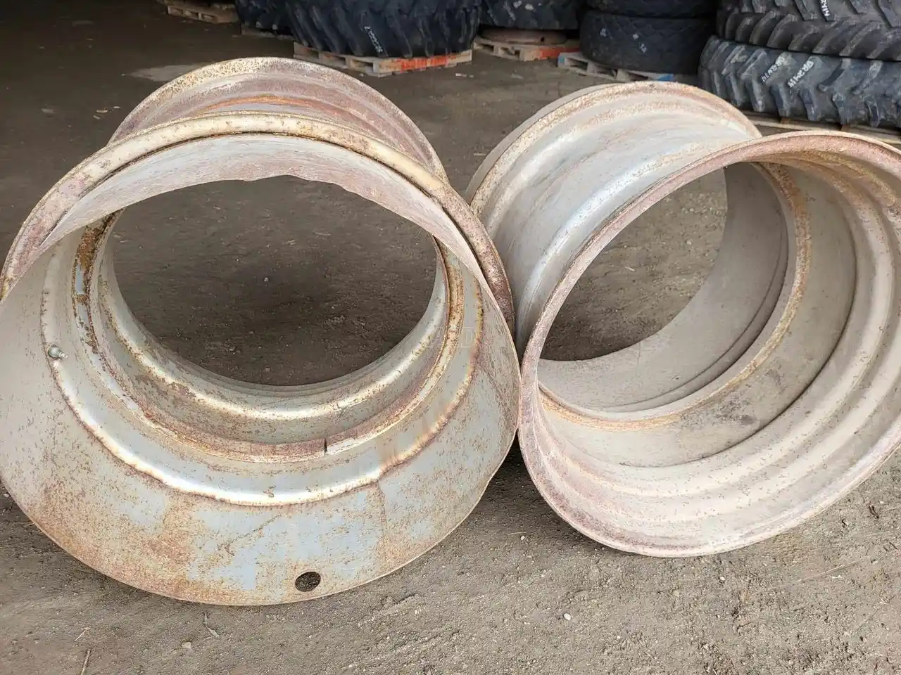 Gallery image 2 for Used Firestone 21x32 Rims