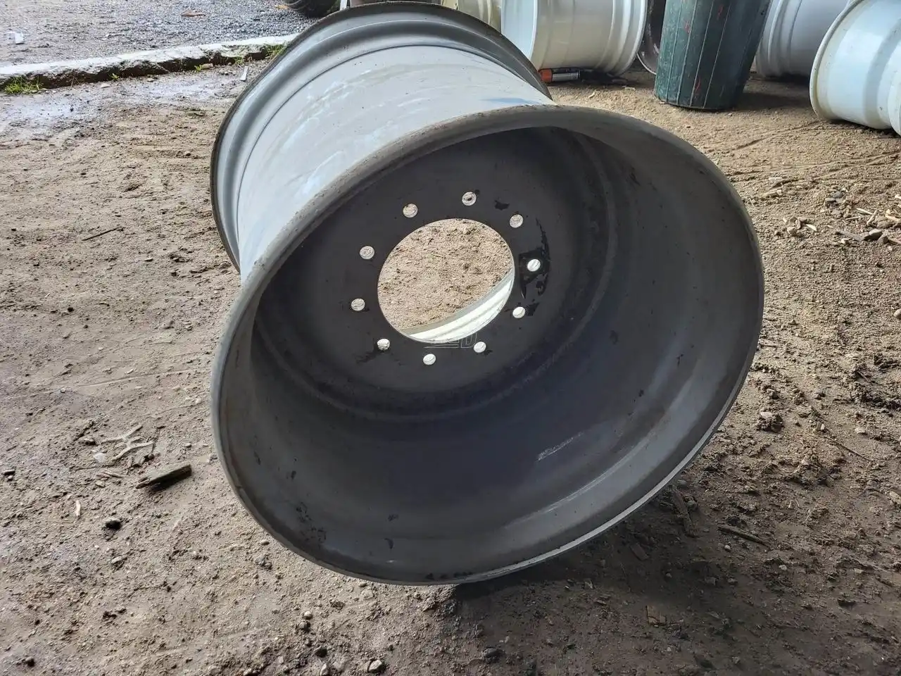 Gallery image 2 for Used Multistar 24x26.5 Rims