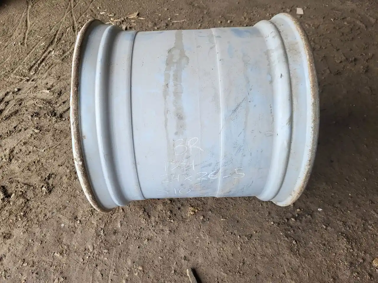 Gallery image 1 for Used Multistar 24x26.5 Rims