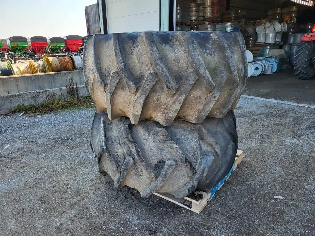 Gallery image 2 for Used Firestone 28L-26 Tires & Rims