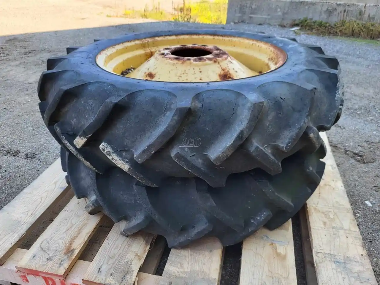 Gallery image 2 for Used General Implement 9.5/9-24 Tires & Rims