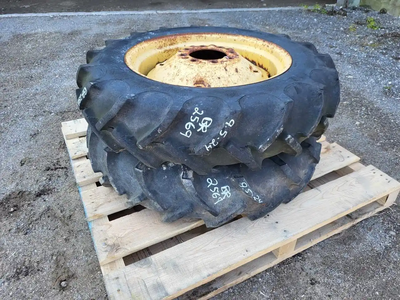 Used General Implement 9.5/9-24 Tires & Rims