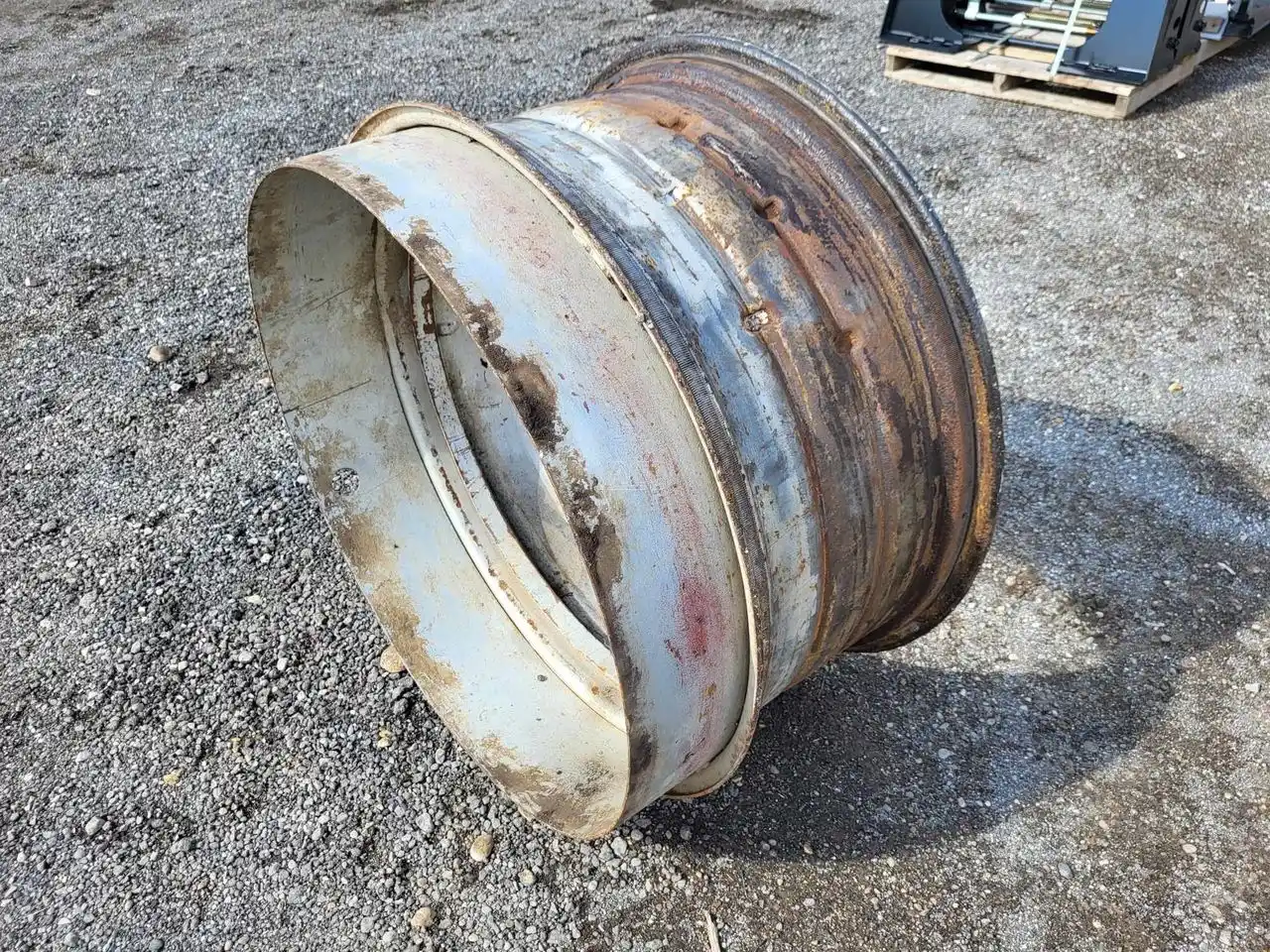 Gallery image 1 for Used Unverferth 16x38 Rims