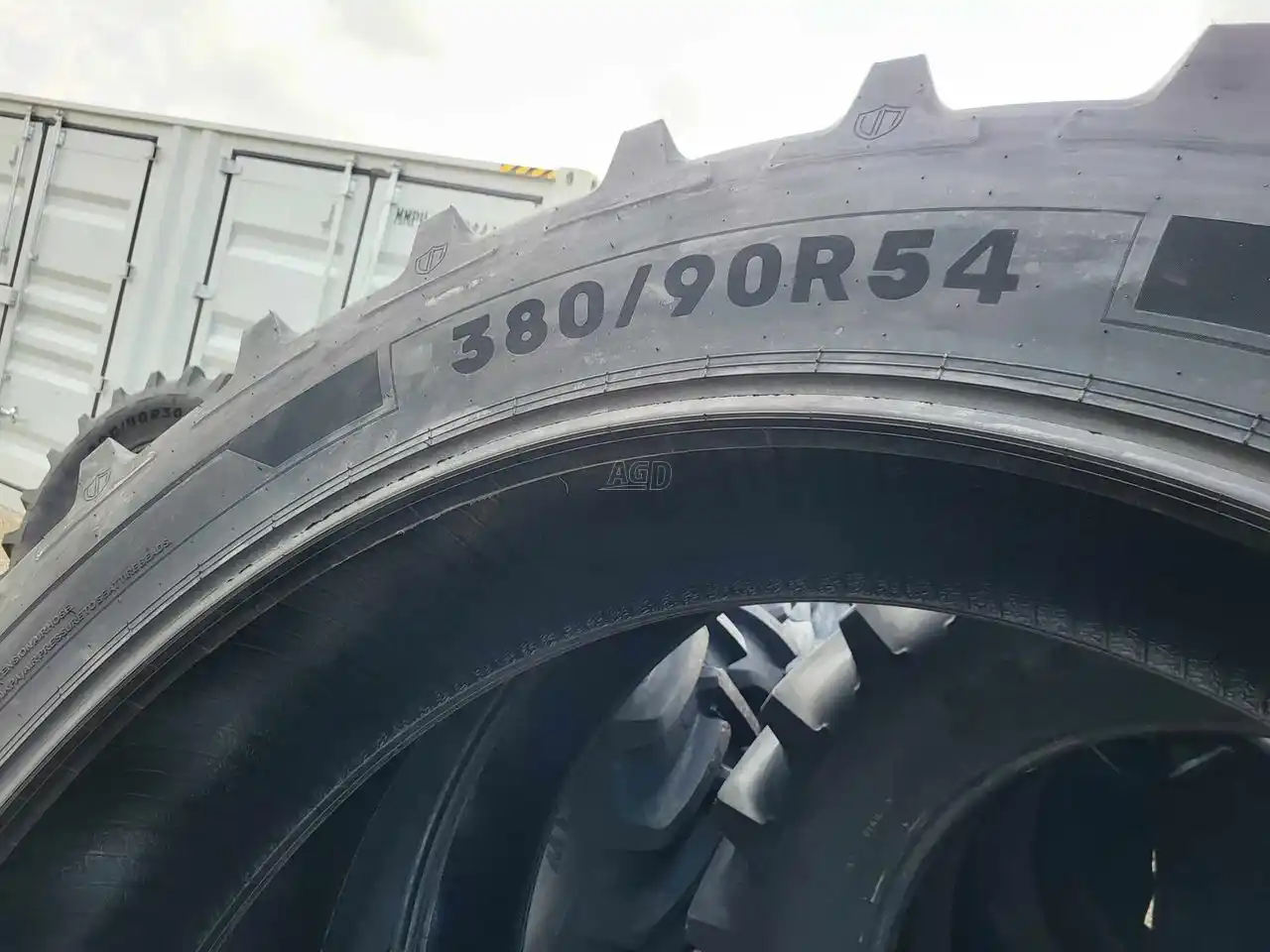 Photo de la Galerie 2 pour Uniglory 380/90R54 Pneus