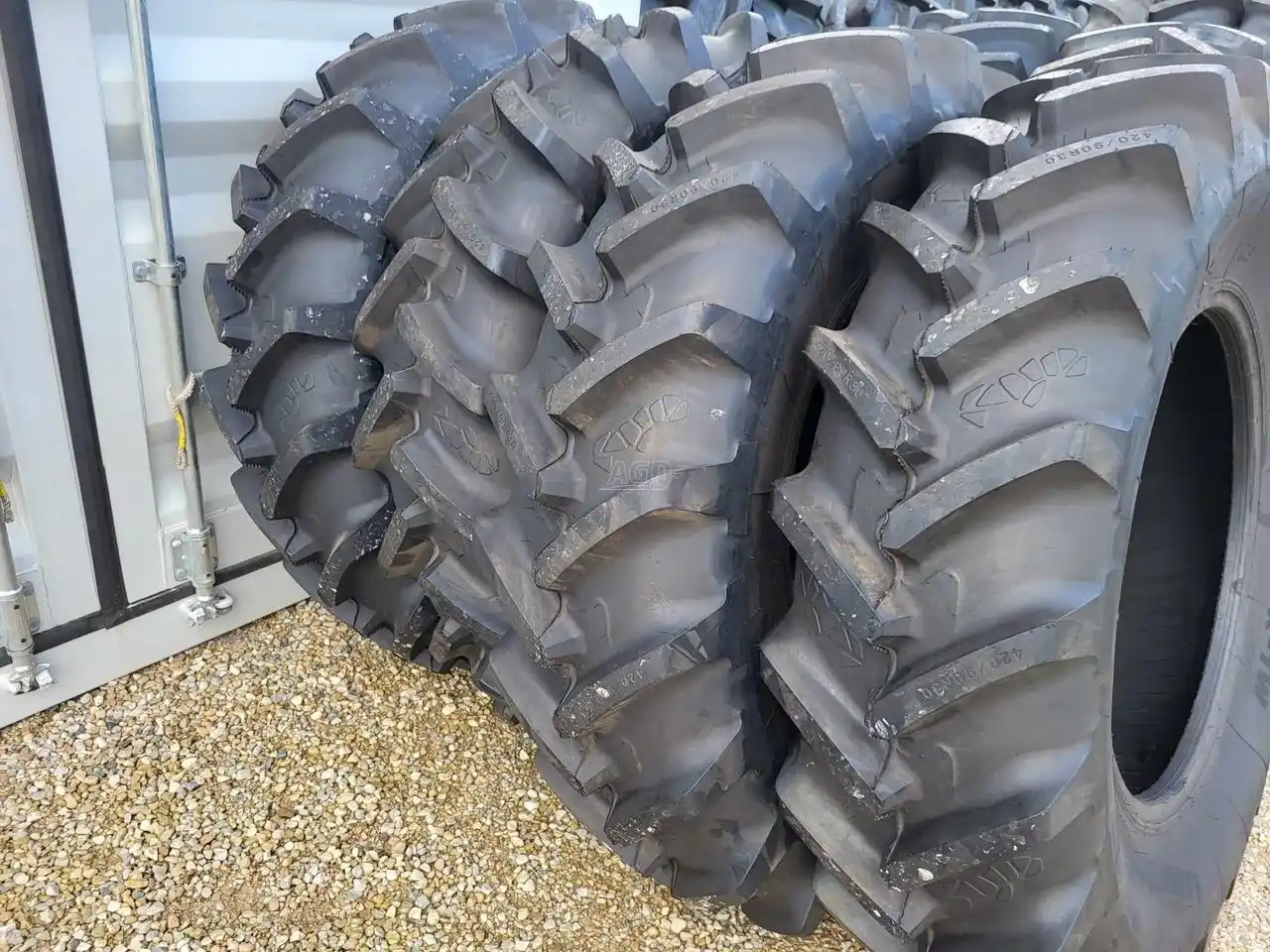 Gallery image 2 for New Uniglory 420/90R30 Tires