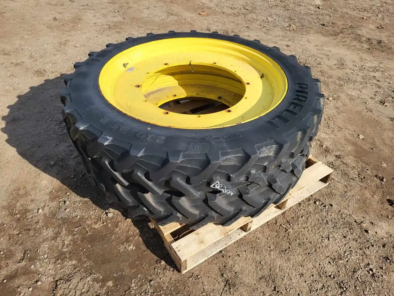 Gallery image 2 for Used Pirelli 230/95R36 Tires & Rims