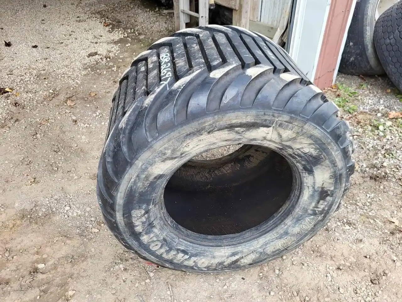 Gallery image 1 for Used BKT 700/40-22.5 Tires