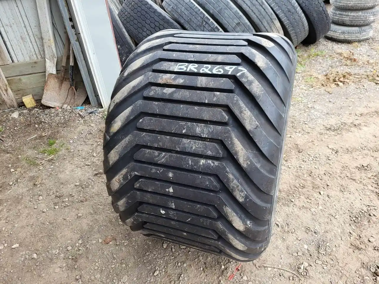 Gallery image 2 for Used BKT 700/40-22.5 Tires