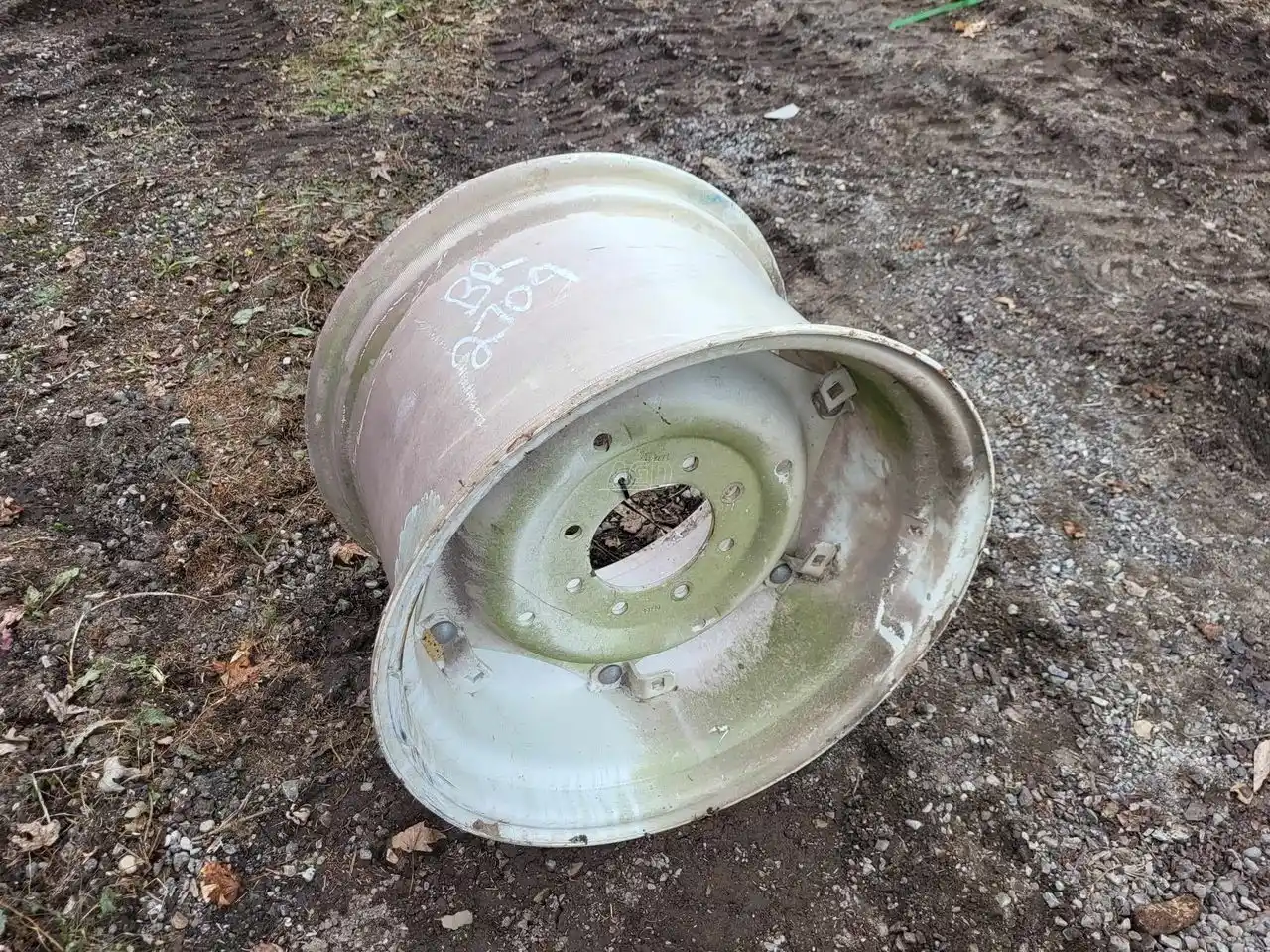 Gallery image 1 for Used Titan 16x24 Rims