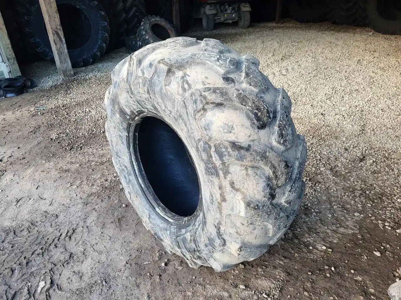 Gallery image 2 for Used Unspecified 21L-24 Tires