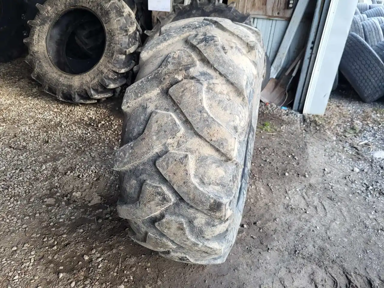 Gallery image 1 for Used Unspecified 21L-24 Tires