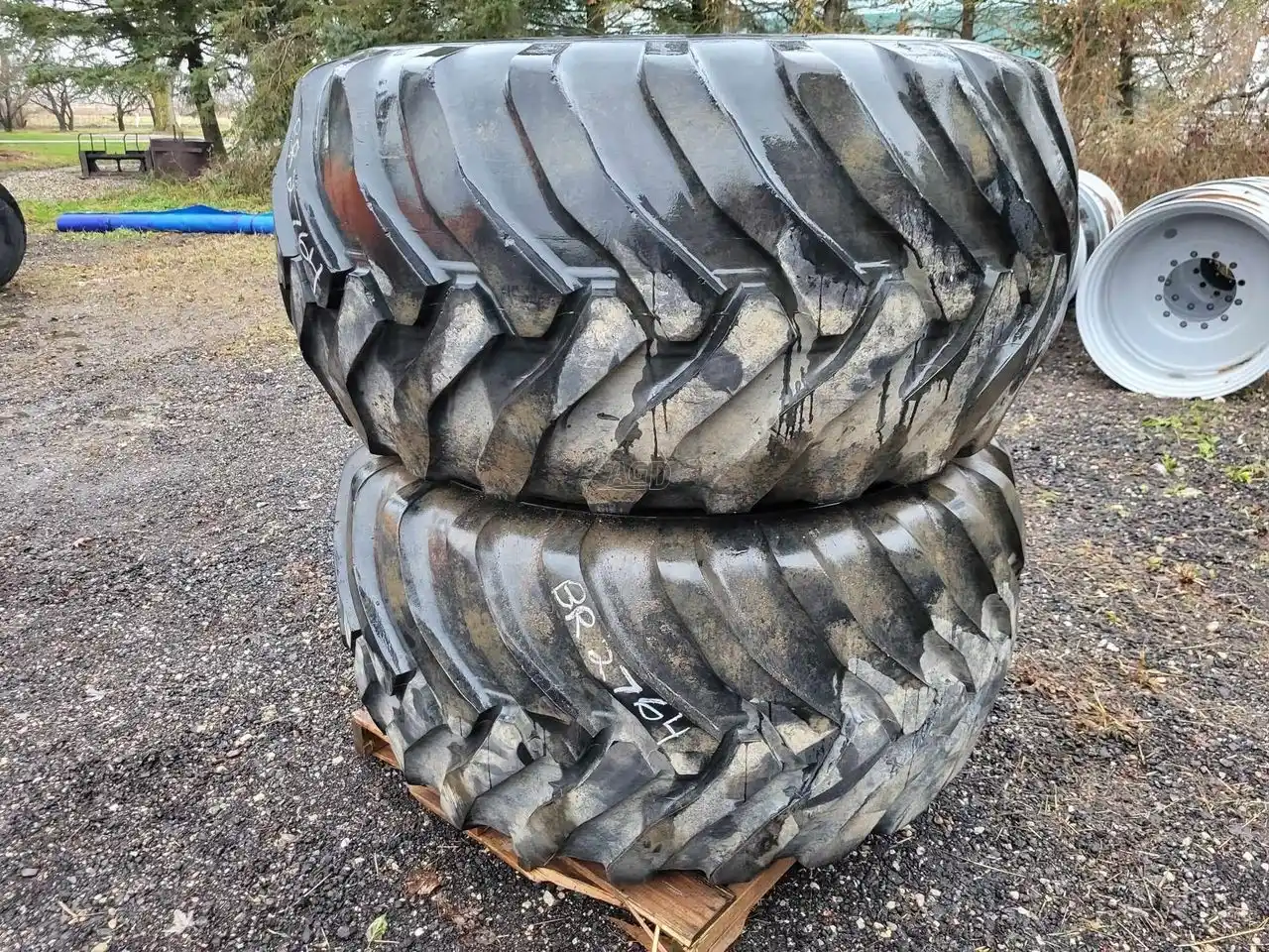 Gallery image 2 for Alliance 700/50-30.5 Tires & Rims