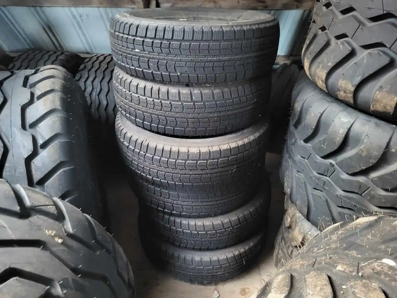 Gallery image 1 for New ***MANUFACTURER NOT SPECIFIED*** 215/75R15 Tires