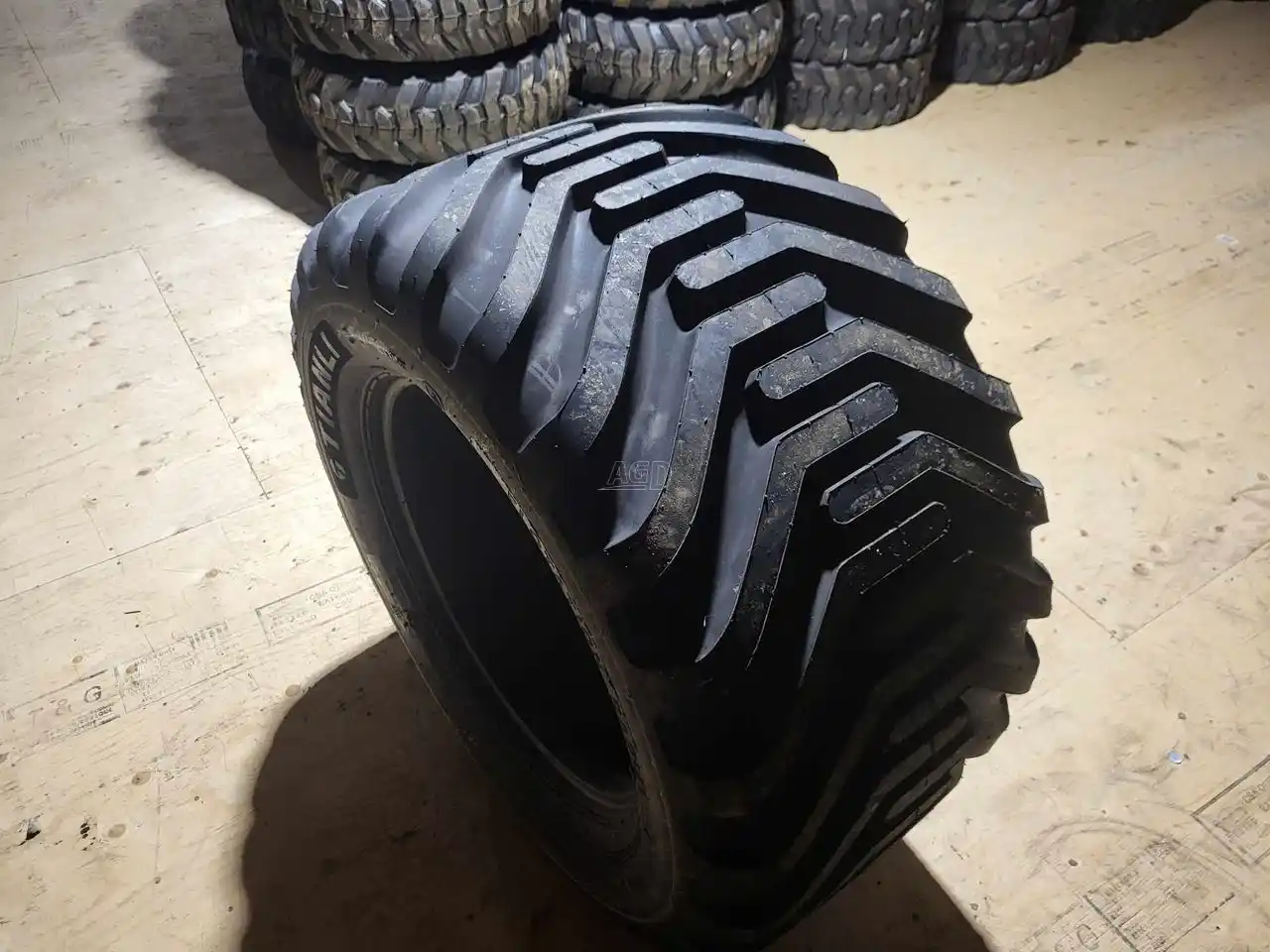 Gallery image 2 for Tianli 560/45R22.5 Tires