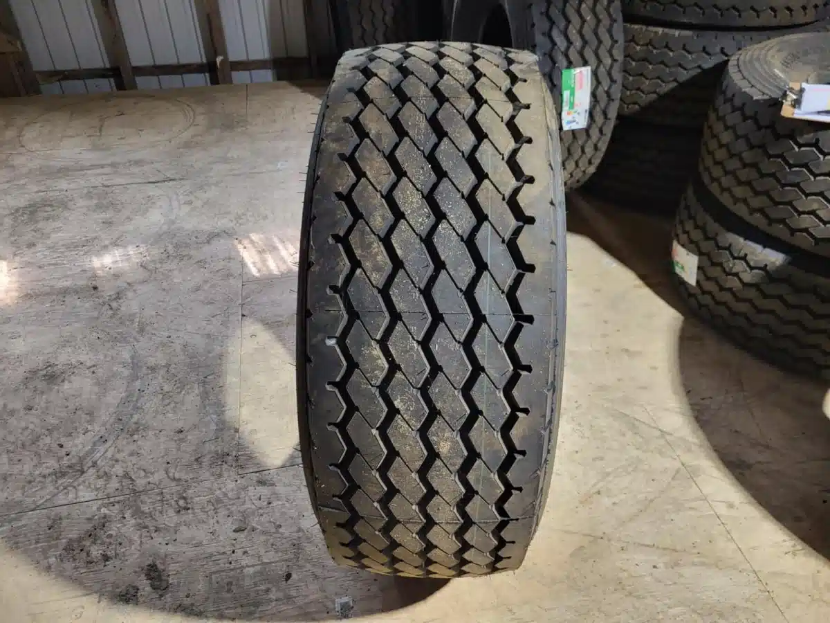 Gallery image 1 for New Doublestar 445/65R22.5 Tires