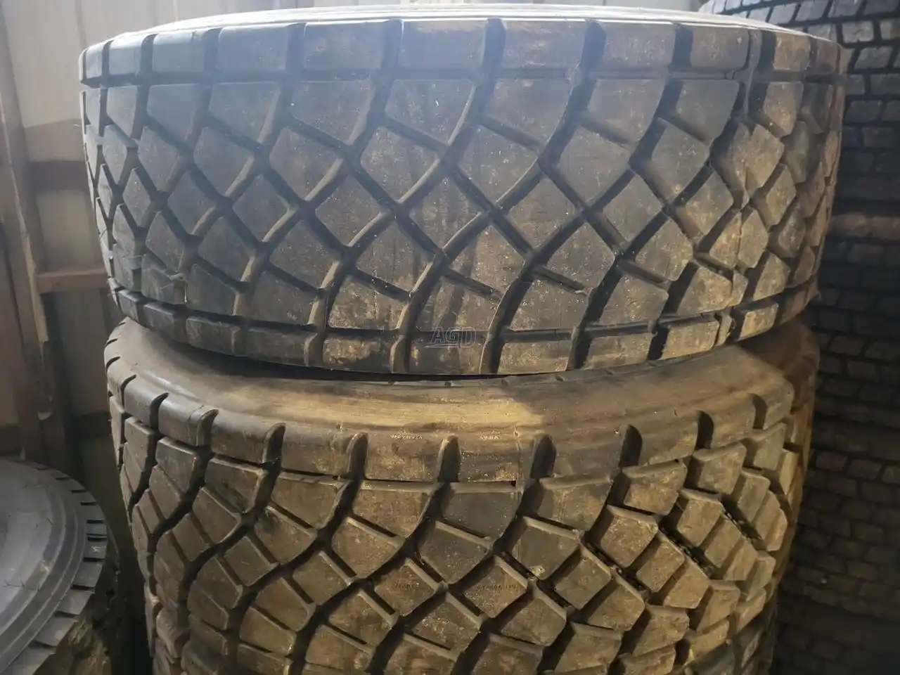 Gallery image 2 for Used Michelin 425/65R22.5 Tires