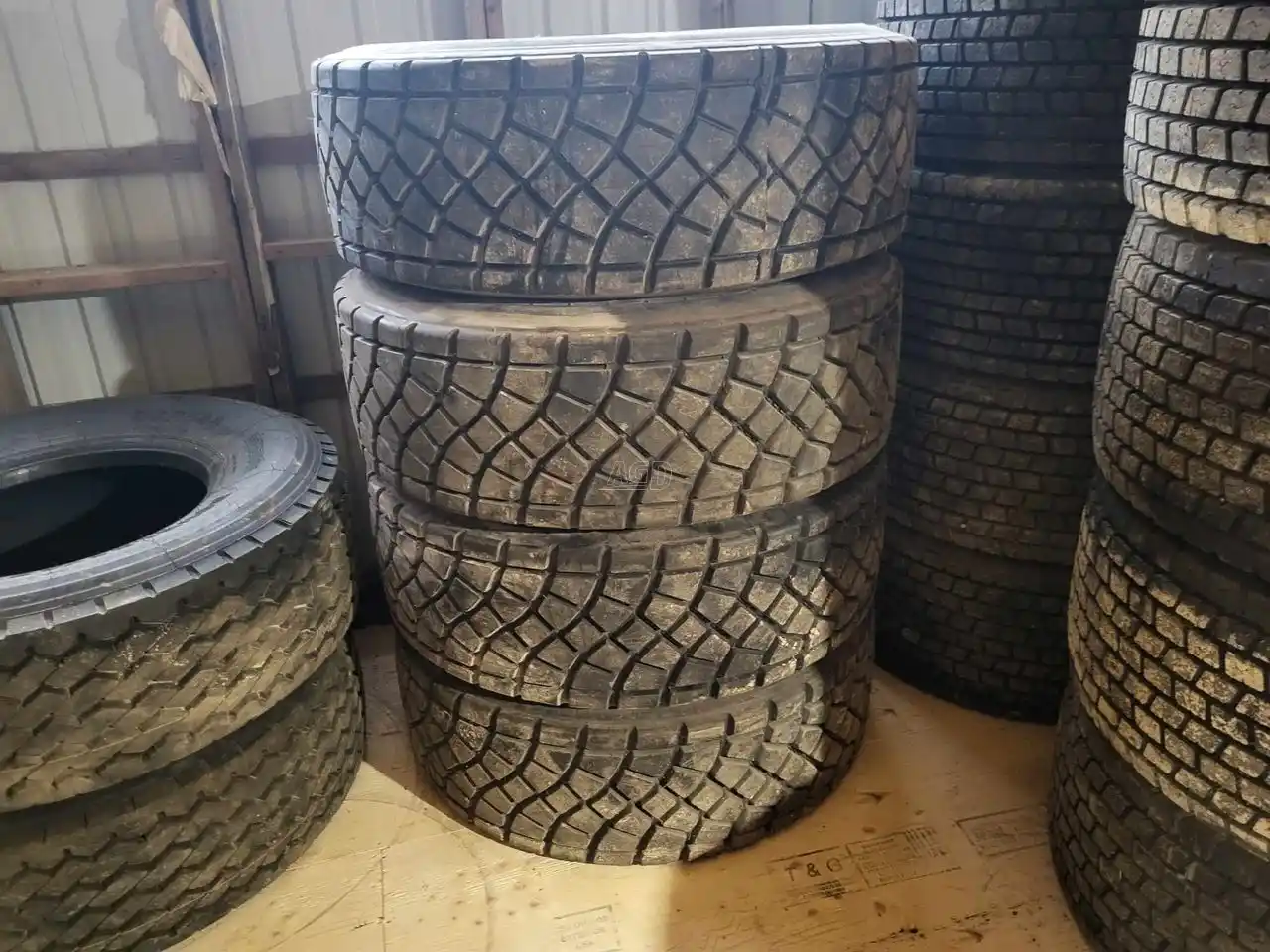 Gallery image 1 for Used Michelin 425/65R22.5 Tires
