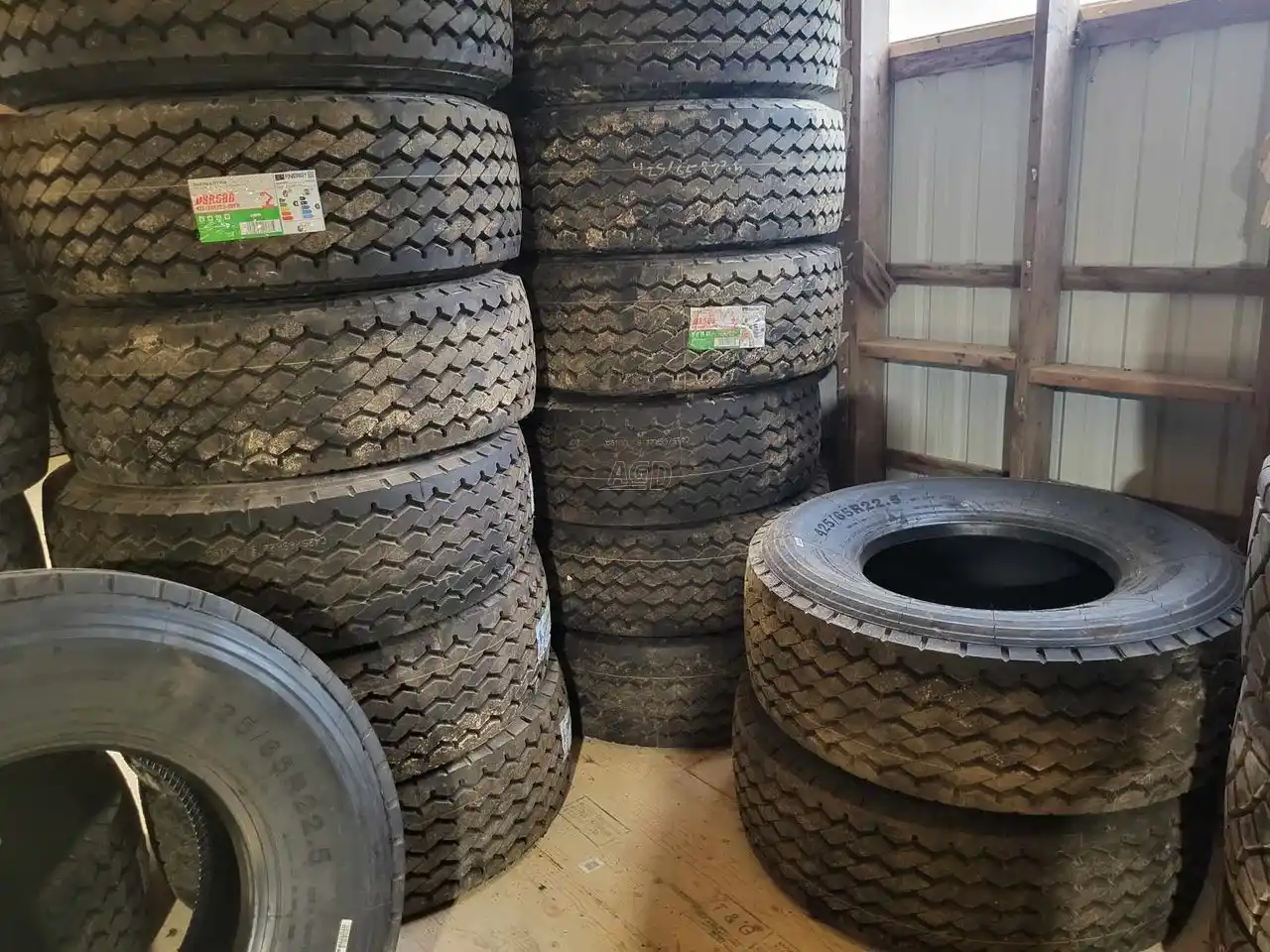 Gallery image 1 for New Doublestar 425/65R22.5 Tires