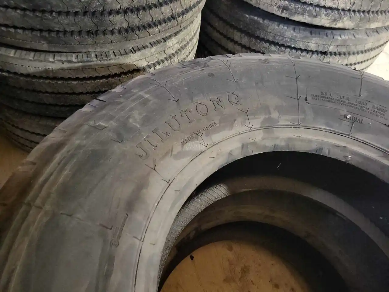 Gallery image 2 for Jilutong 385/65R22.5 Tires