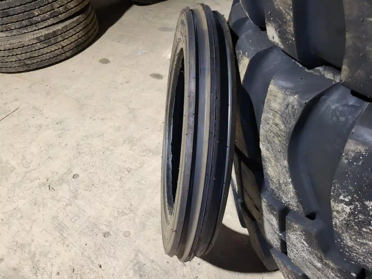 Gallery image 1 for New Uniglory 4.00-19 Tires