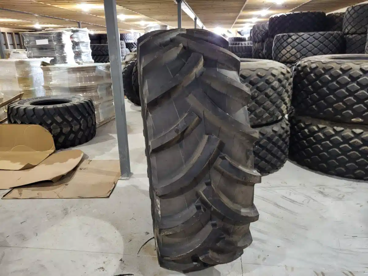 Gallery image 2 for New Uniglory 24.5-32 Tires