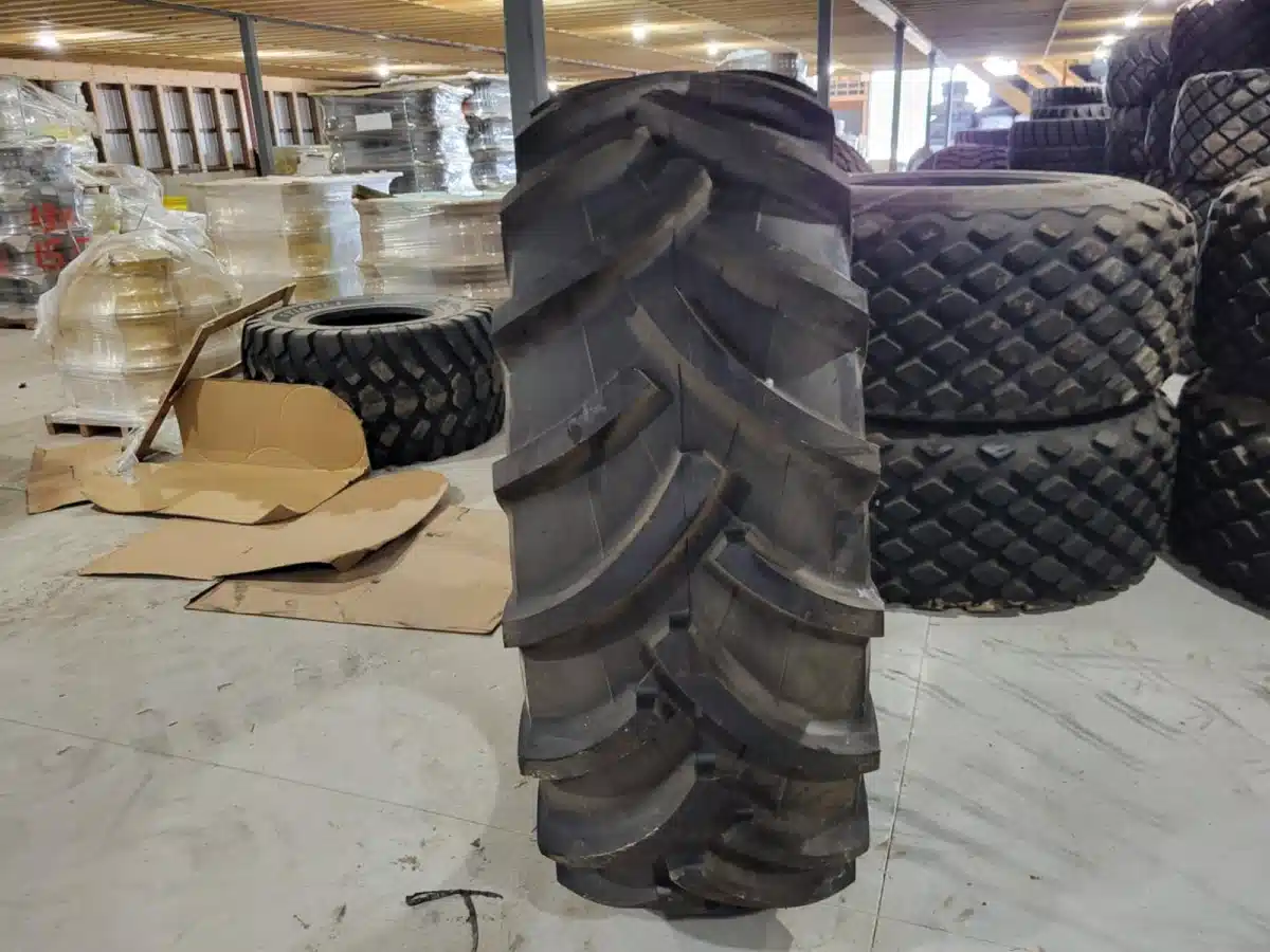 Gallery image 1 for New Uniglory 24.5-32 Tires