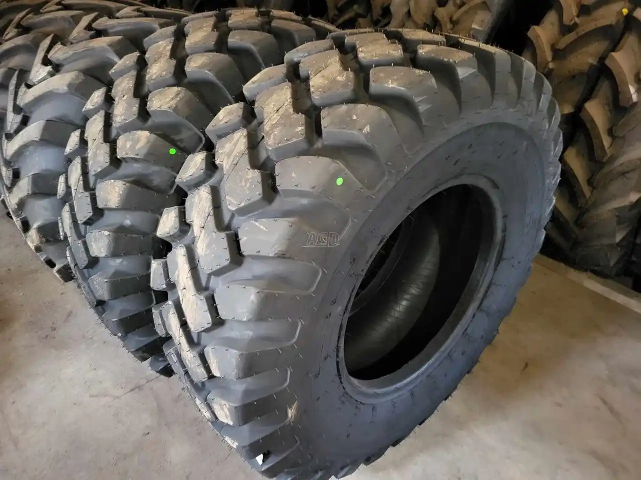 Gallery image 2 for New Petlas 17.5-25 Tires