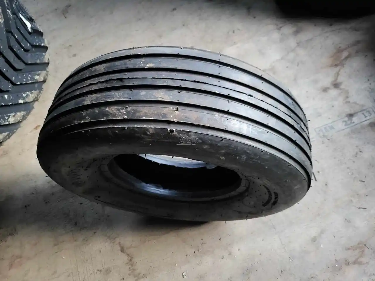 Gallery image 2 for New Uniglory 9.5L-14 Tires