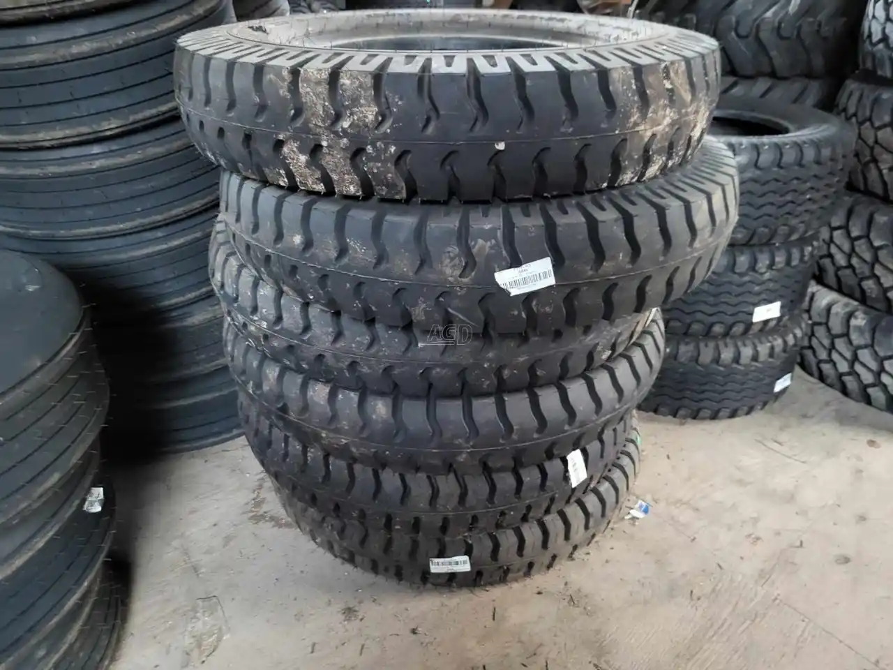 Gallery image 1 for New Petlas 9.00-20 Tires
