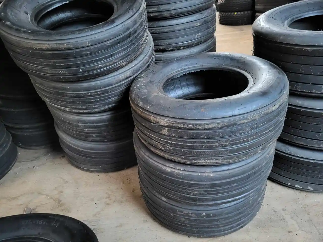 Gallery image 1 for New Uniglory 11L-16 Tires