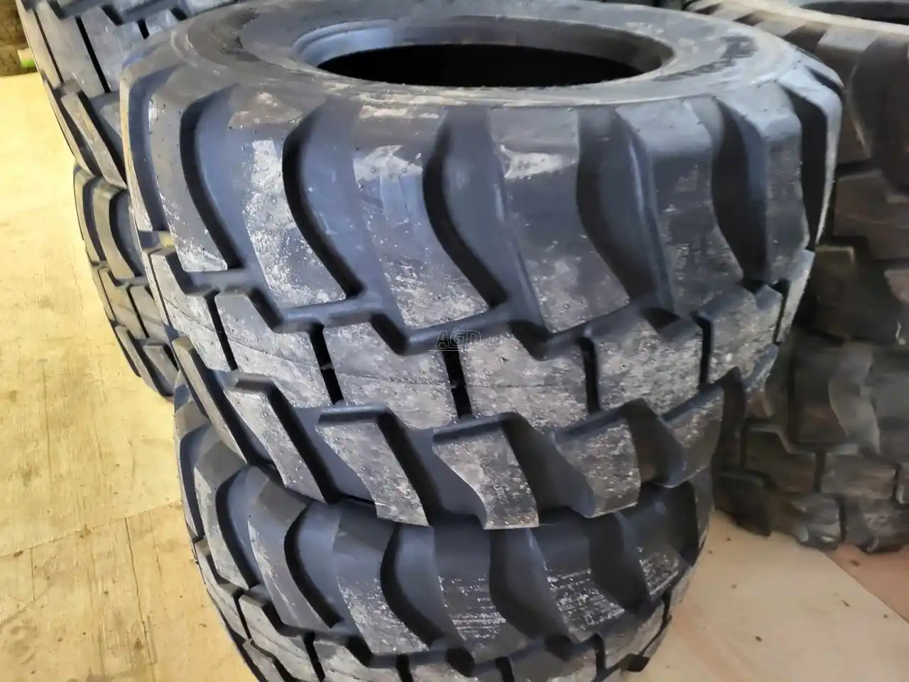 Gallery image 2 for Tianli 600/50R22.5 Tires